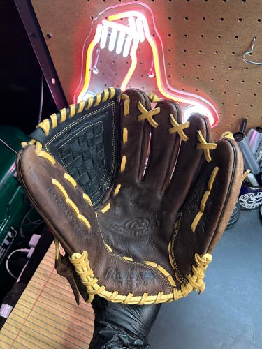 Rawlings RBG Baseball Glove RHT, 12.5”
 (Used)