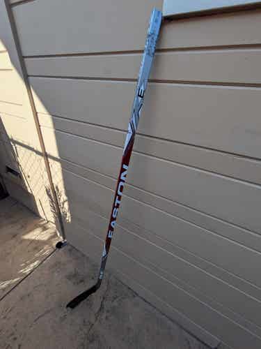 Senior Easton Synergy SE 16 Right Handed Hockey Stick (Used) CUT, CHIPPED TOE