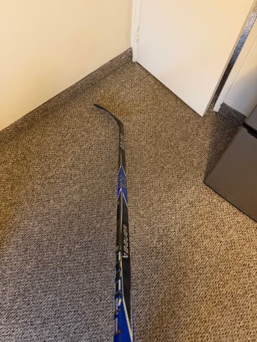 Senior Bauer Proto2 Right Handed Hockey Stick Mid Pattern 77 Flex Pro Stock (New)