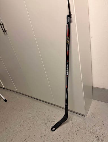 Senior Purple Bauer Nexus Tracer Right Handed Hockey Stick P28 65 Flex (New)