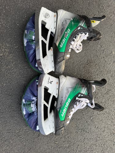 Bauer Vapor Hyperlite Hockey Skates 7.5, Custom Green