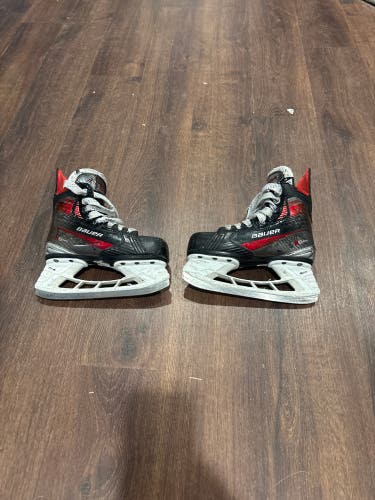 2023 Bauer Vapor X5 Pro Hockey Skates Regular Width 13 (Used)