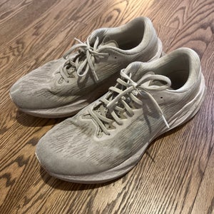 White Size 13.0 (W 14.0) Adult Asics Novablast 3 Shoes (Used)