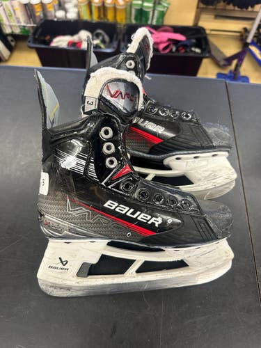 Bauer Shift Pro Junior Hockey Skates Regular Width Size 3 (Used)
