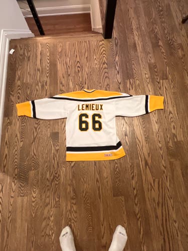 Large/Extra Large Youth CCM Penguins Lemieux Jersey (New)