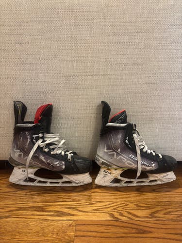 Black/Gray Bauer Vapor Hyperlite Hockey Skates 9 (Used)