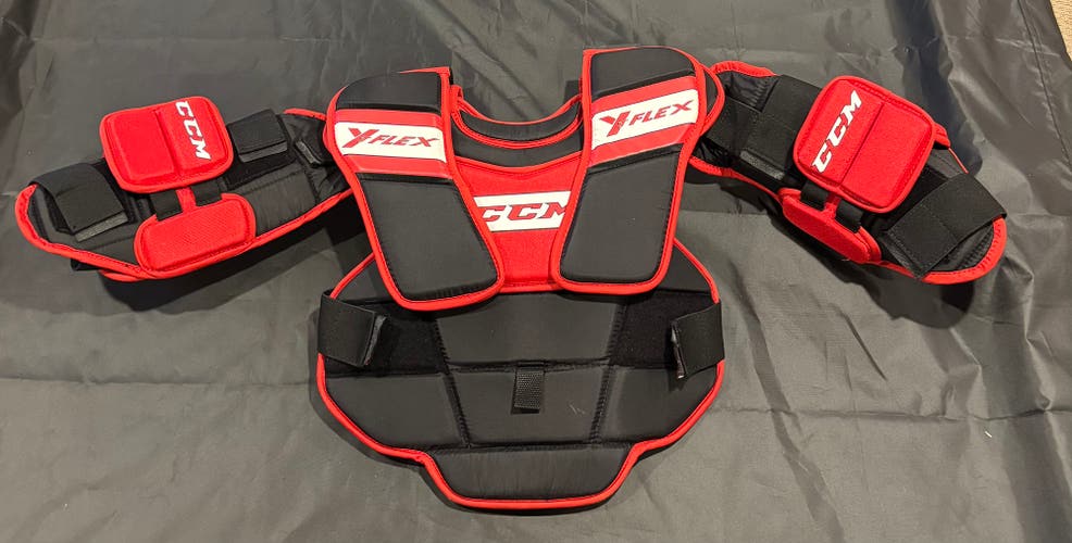 Small/Medium CCM YTFlex Goalie Chest Protector (Used)