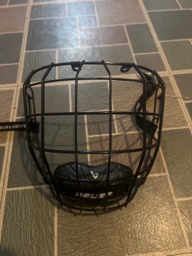 Medium Bauer Re-Akt Cage (Used)