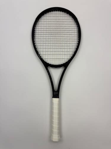 Wilson Pro Staff RF97 V11, 4 3/8 Excellent 9/10