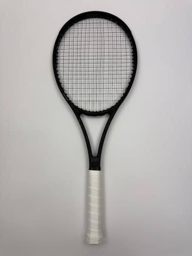 Wilson Pro Staff RF97 V11, 4 3/8 Excellent 9/10