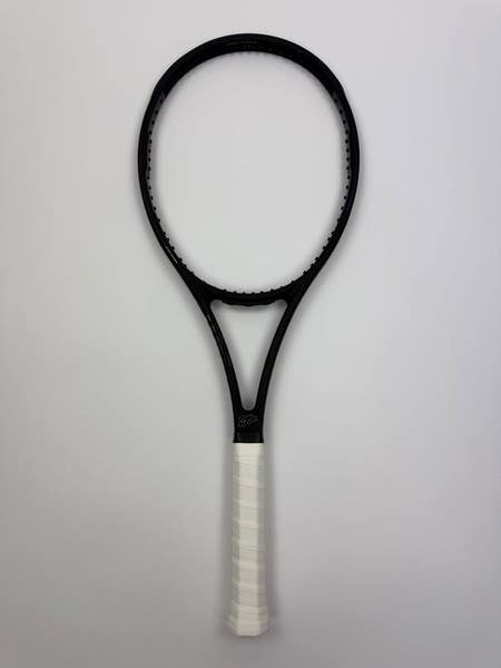Wilson Pro Staff RF97 V11, 4 3/8 Very Good Condition