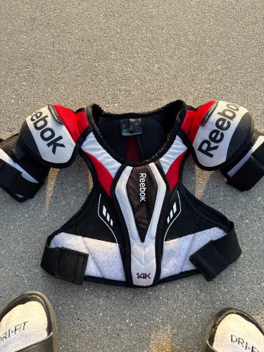 Small Junior Reebok 14K Shoulder Pads (Used)
