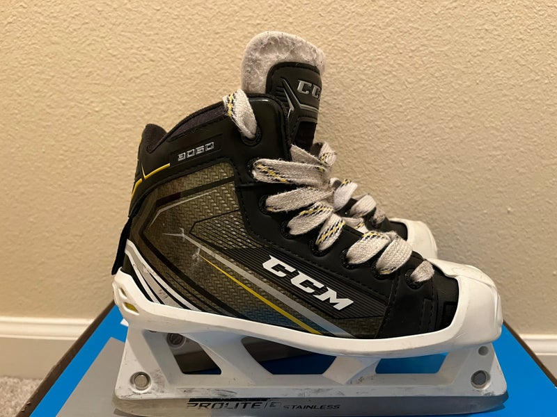 CCM Tacks Hockey Goalie Skates Regular Width Size 2.5 (Used)