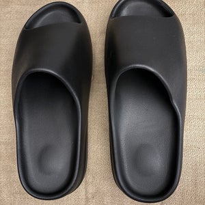 Black Men's Size 13.0 Adult Yeezy Slide Shoes (New)