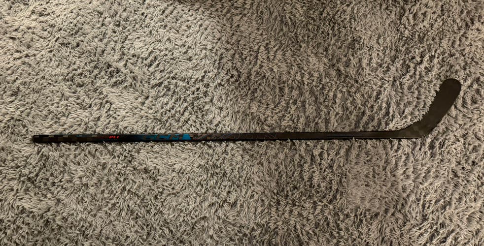Senior CCM Vizion Left Hand Hockey Stick P28 75 Flex Pro Stock (Used)