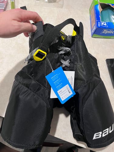 Youth Medium Bauer Supreme Mach Hockey Pants (New)