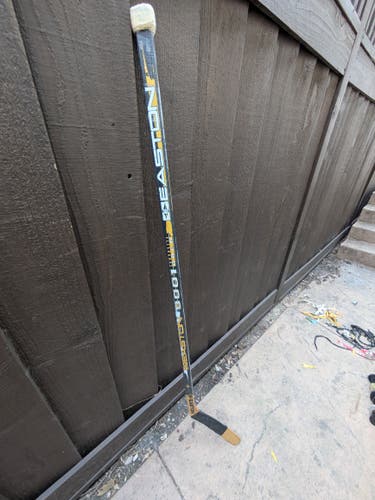 Intermediate Easton 8001 Composite Gold Left Hand Hockey Stick 90 Flex (Used)