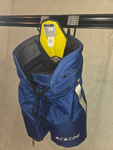 Tampa Bay Lightning Large CCM HPTK Hockey Pants (Used)