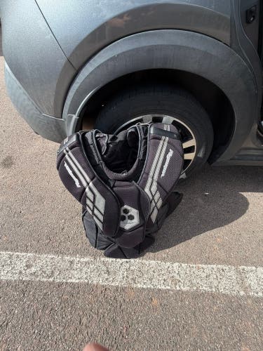 Medium Vaughn Velocity VE8 Pro Goalie Chest Protector (Used)