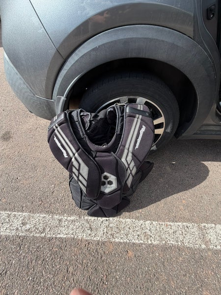 Medium Vaughn Velocity VE8 Pro Goalie Chest Protector (Used)