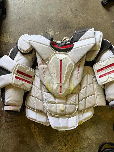 Large Bauer Vapor Hyperlite 2 Goalie Chest Protector (Used)