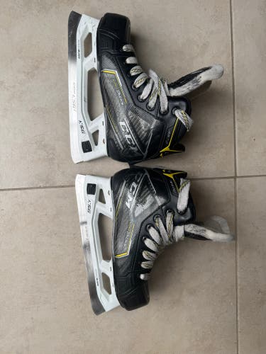 2020 CCM Super Tacks 9370 Hockey Goalie Skates Regular Width 13.5 (Used)