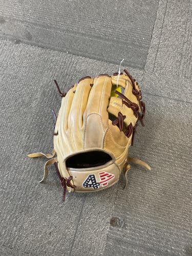 Used 44 PRO SIGANTURE SERIES 11.5 BB/SB Glove RH Throw Brown 11 1/2" 11614-S000233091