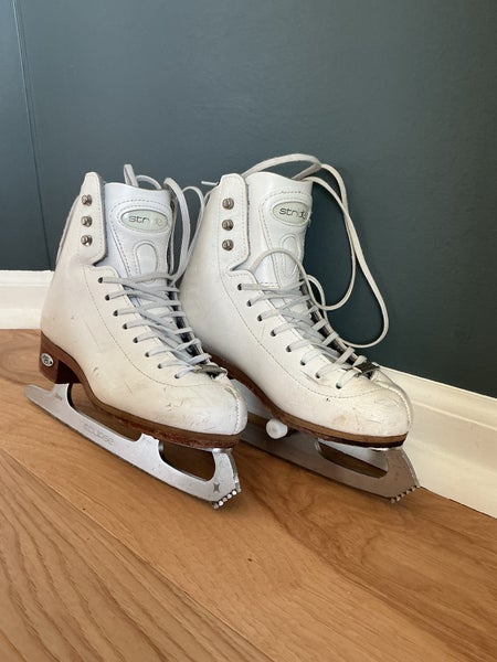 Riedell Figure Skates B Junior 1.5 (Used)