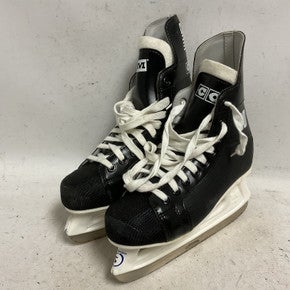 Used CCM CHAMPION 90 Junior Hockey Skate Black Junior 05 11855-S000200724