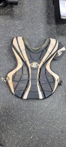 Used Easton CHEST PROTECTOR Catchers Chest Protector Black Adult 11497-S000156535
