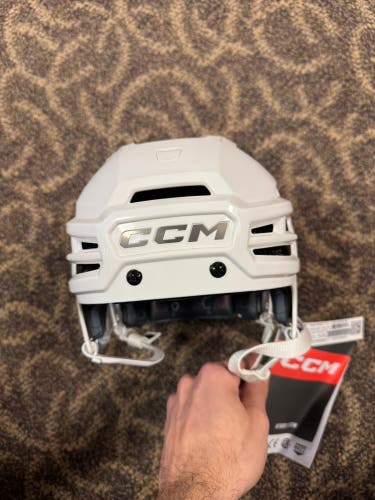 Medium CCM Tacks 920 Helmet (New)