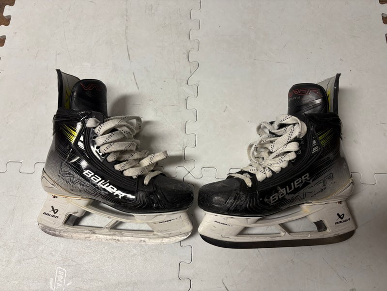2023 Bauer Vapor Hyperlite 2 Hockey Skates Regular Width 8 (Used)