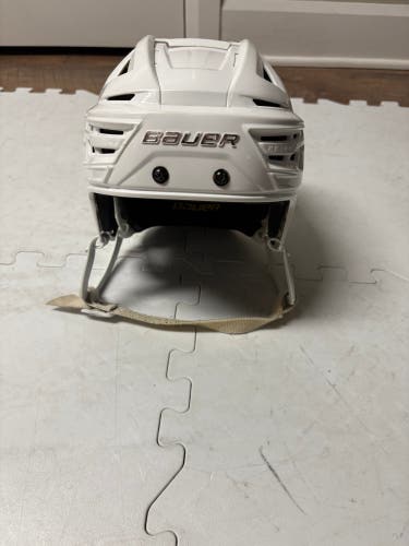 Medium Bauer Re-Akt 150 Helmet (Used)