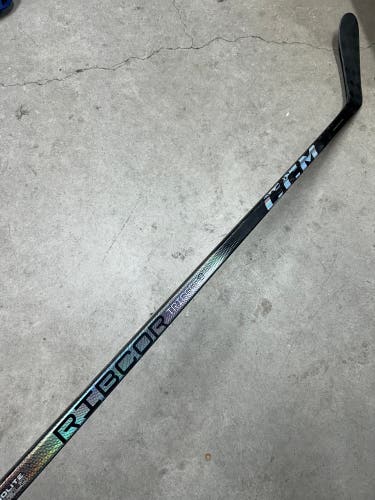 90 Flex P28 Senior CCM Trigger 8 Pro Left Hand Hockey Stick Pro Stock (Used)