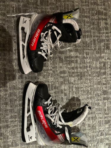 Red 2023 Bauer Vapor Hyperlite 2 Hockey Skates Wide Width Pro Stock 8 (New)