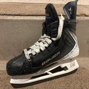 2025 Bauer Vapor Flylite Hockey Skates Regular Width Size 4.5 (Used)