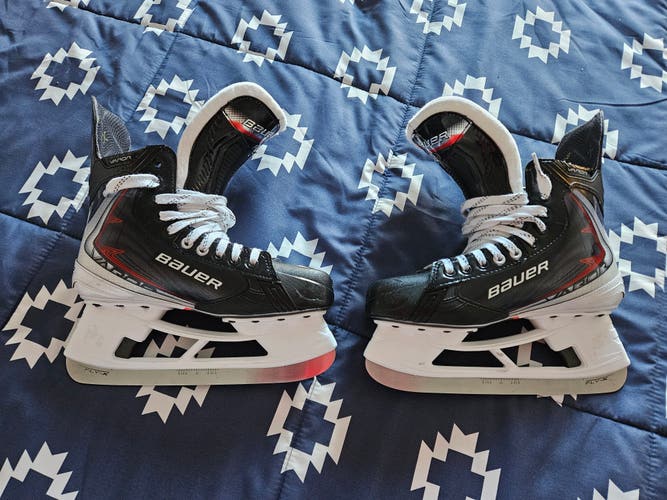 2026 Bauer Vapor Fly40 Hockey Skates 8 (Used)