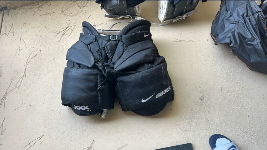 Intermediate Large Bauer Hockey Goalie Pants (Used)