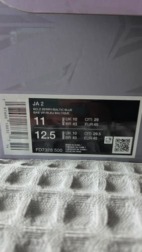 Men's Size M 11.0 (W 12.0) Nike Shoes (Used)