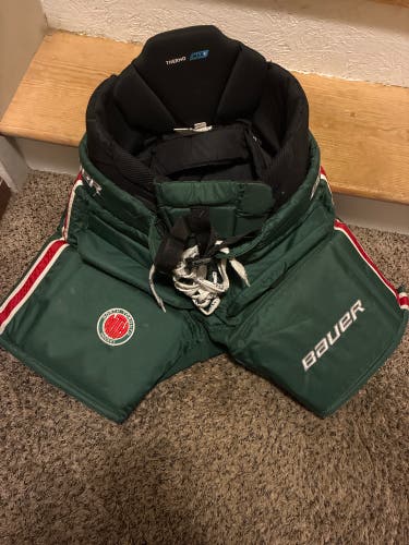 Green Intermediate Medium Bauer Hockey Goalie Pants (Used)