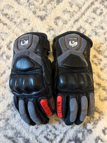 Black Small / Medium Women's Hestra Gloves (Used)