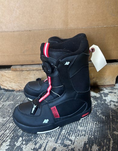 MINT CONDITION Junior K2 Mini Turbo Snowboard Boots Size 2