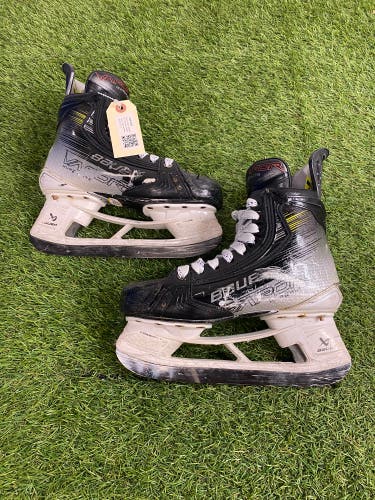Bauer Vapor Hyperlite 2 Hockey Skates Size | Intermediate Size 5 (Fit 1)