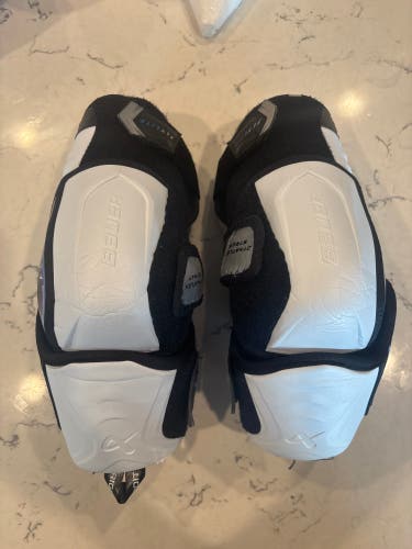 Senior Medium Bauer Vapor Flylite Elbow Pads (Like New)