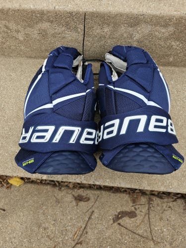 Bauer Vapor Hyperlite Gloves 14" (Used)