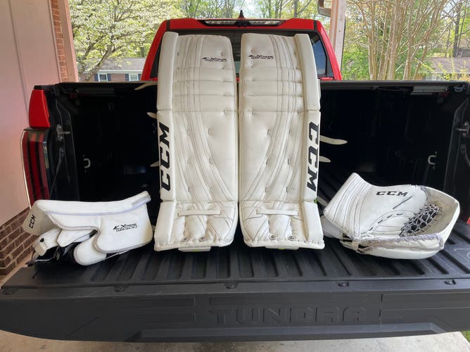 35" CCM Extreme Flex 500 Goalie Leg Pads (Used)