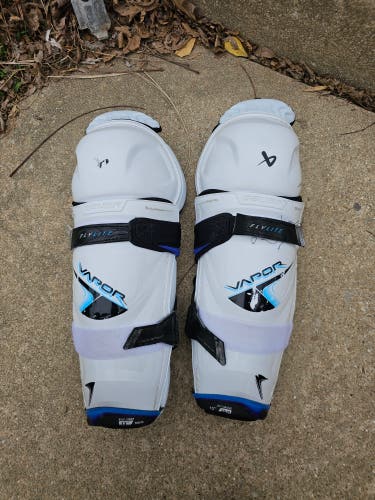 Intermediate Bauer Vapor Flylite 13" Shin Pads (Used)