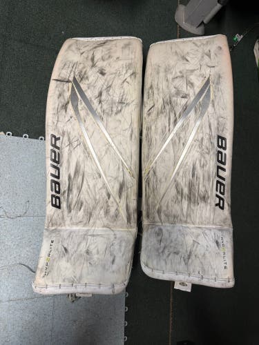 Large Bauer Vapor Hyperlite 2 Goalie Leg Pads Pro Stock (Used)