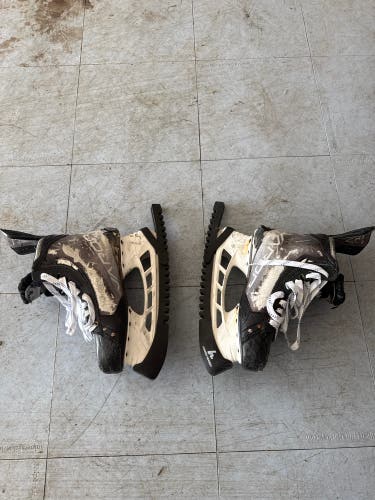 2021 Bauer Vapor Hyperlite Hockey Skates EEE 7 (Used)