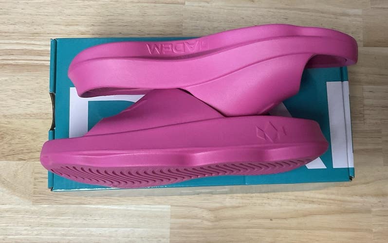 Diadem Court Slides Mens 7 Womens 8.5 (Pink)